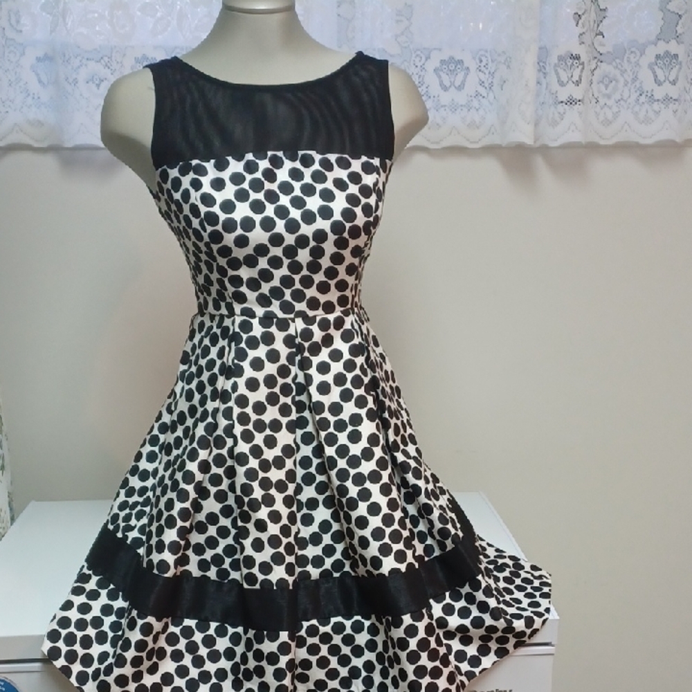 Danny & Nicole Black and White Fit and Flare Midi Dress , Size 2